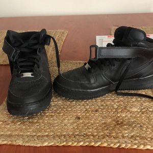 Nike air forces hit top